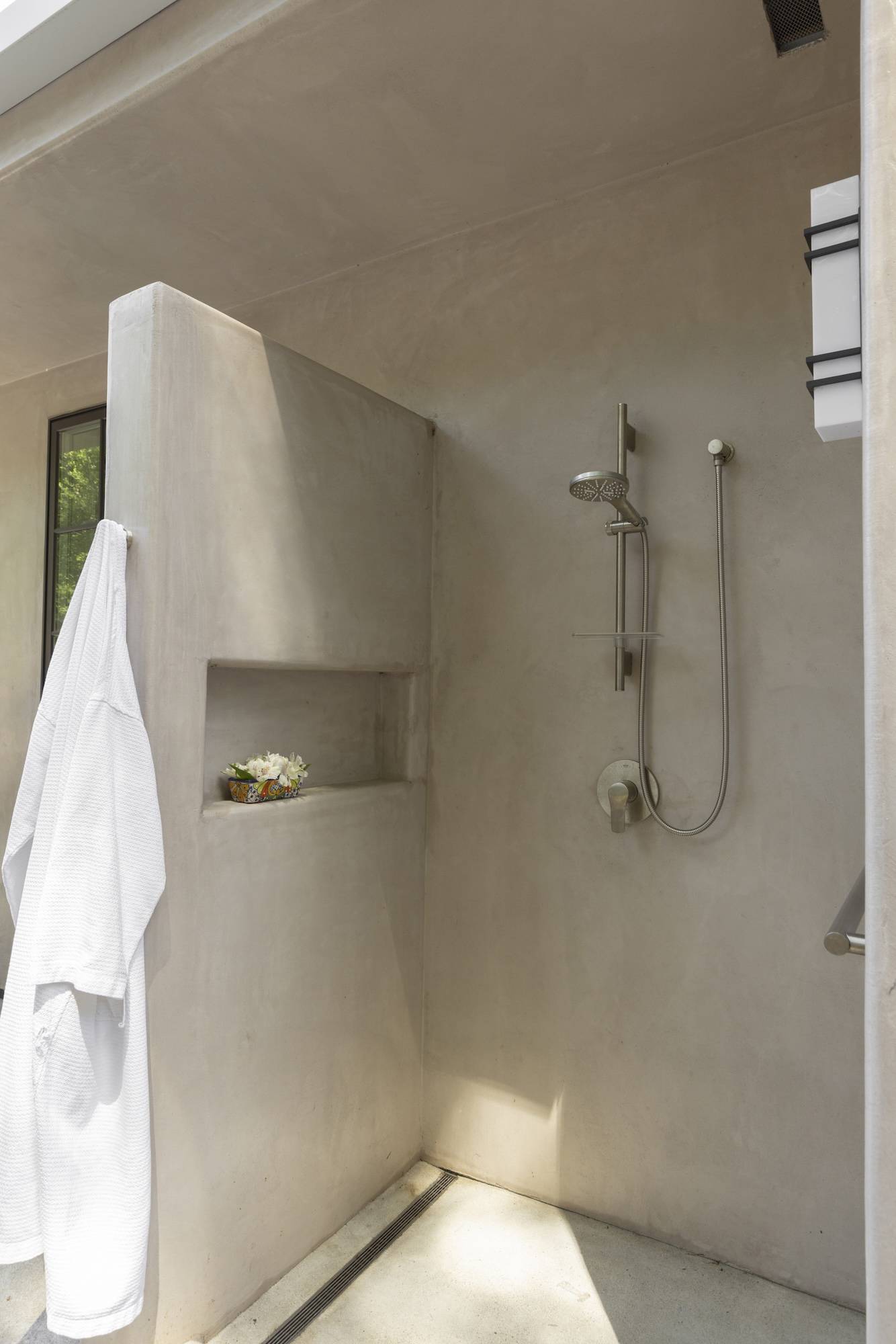 Lafayette, CA Pool House and ADU designed and built by Canyon Design Build. Featuring strong indoor/outdoor connection with master suite, fully equipped kitchen, outdoor shower, and renovated pool area. 